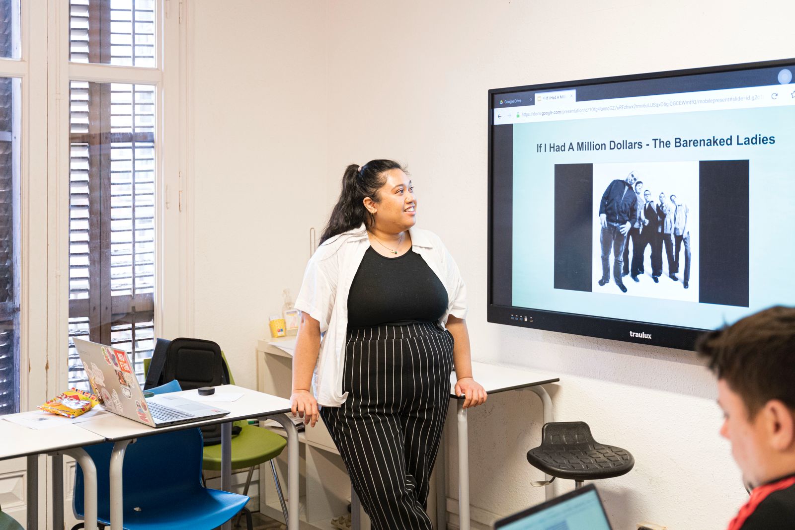 Student teaching in Barcelona classroom